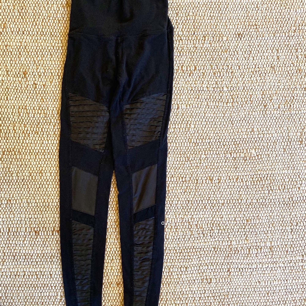 Alo Yoga High-Waist Moto Legging (Size XS)